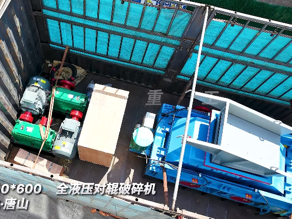 800x600型全液壓對(duì)輥破碎機(jī)  發(fā)往河北唐山